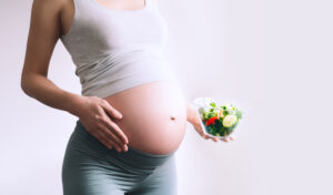 Gestante con suplementos dietéticos para la fertilidad