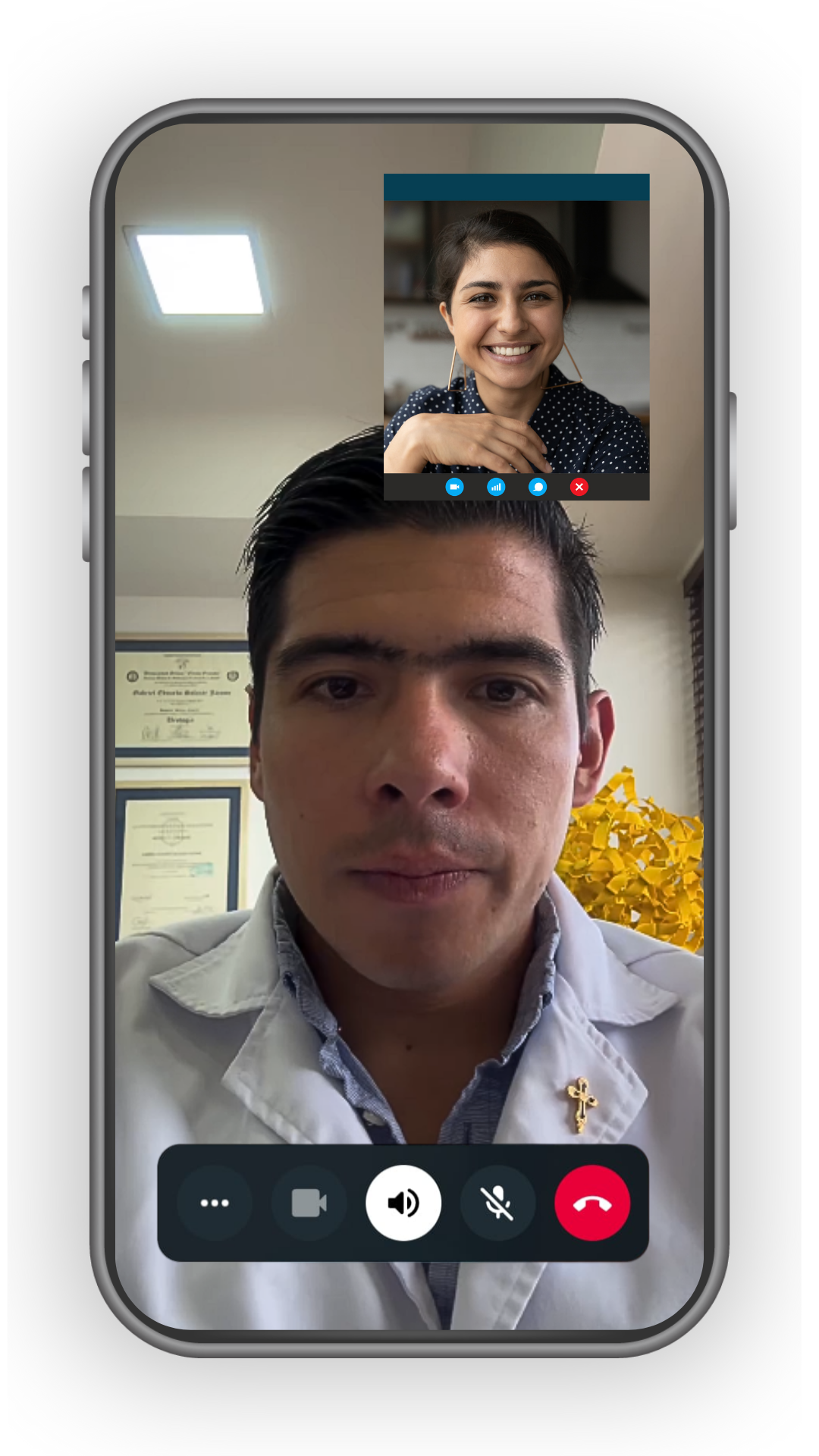 Paciente en una videollamada con el Doctor Jorge Luquerna